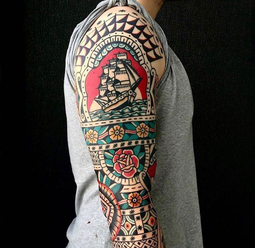 tatuaje tradiconal en brazo