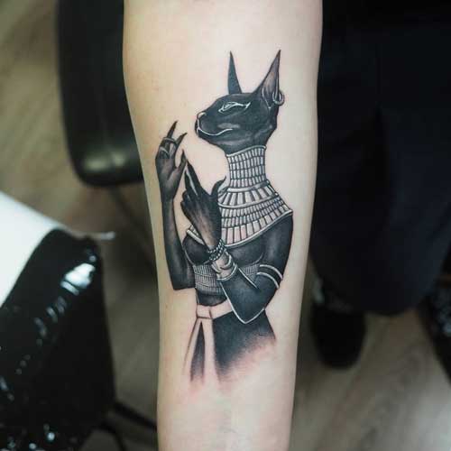 tatuaje dios egipcio bastet