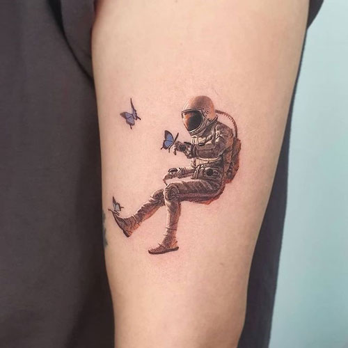 tattoo realismo astronauta