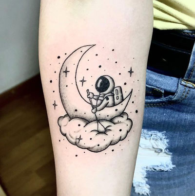tattoo cosmonauta y la luna