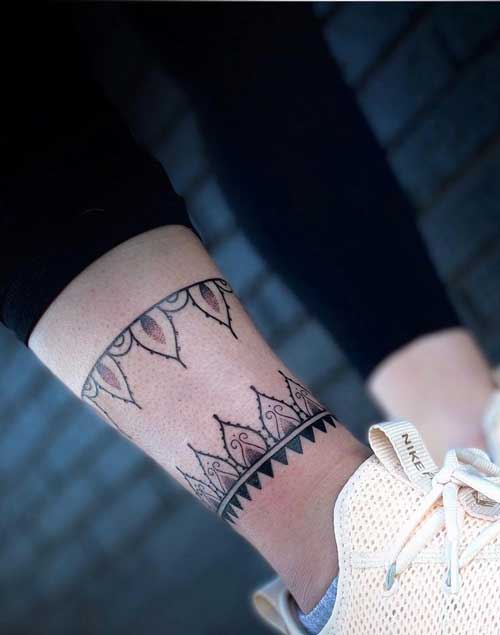 tatuaje en el tobillo Mandala