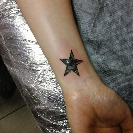 estrella tatuaje con universo