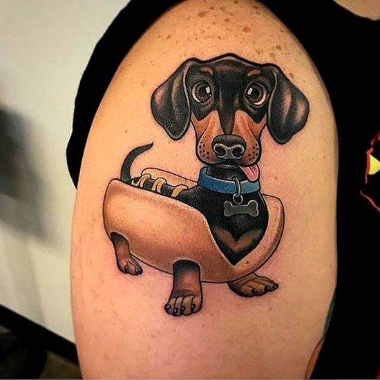 perro salchicha en tatuaje