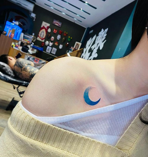 tatuaje de luna a color