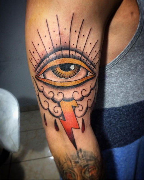 tattoo ojo providencia a color