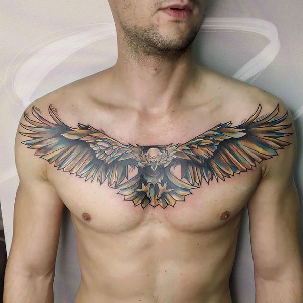 tatuaje de águila en el pecho