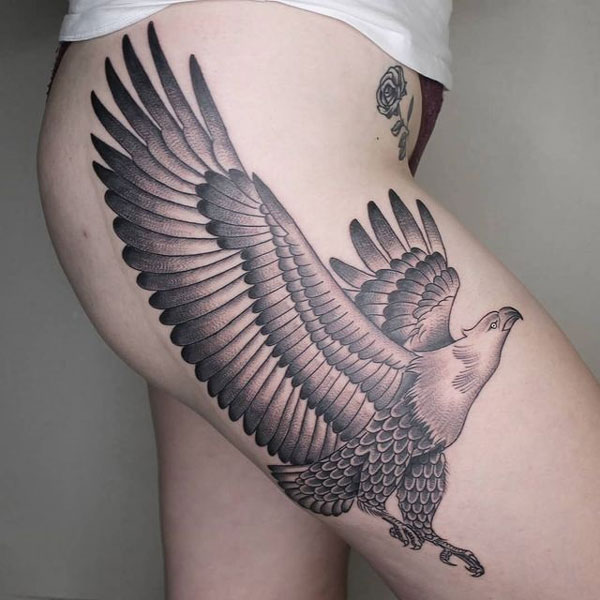 tatuaje de águilas en mujeres