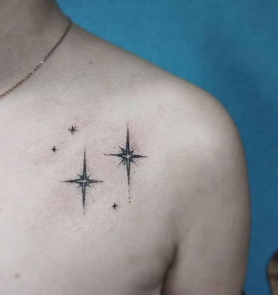 tatuaje de estrella en clavícula