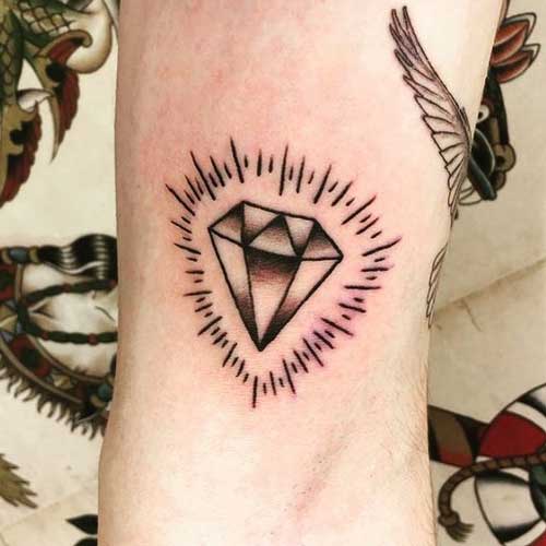 tatuaje diamante con resplandor