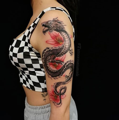 tatuaje en brazo de un dragon