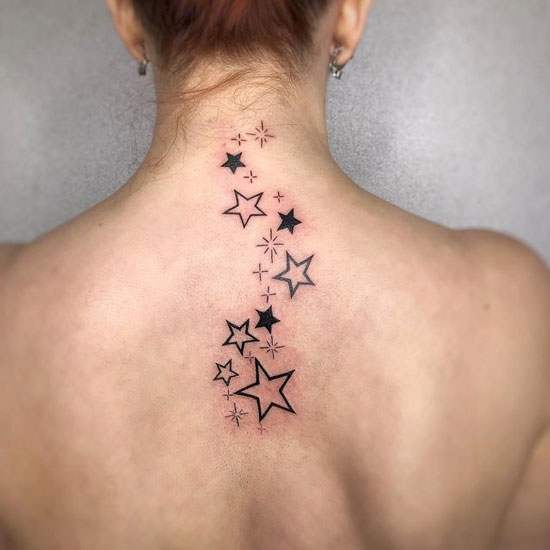 tatuaje en espalda estrellas