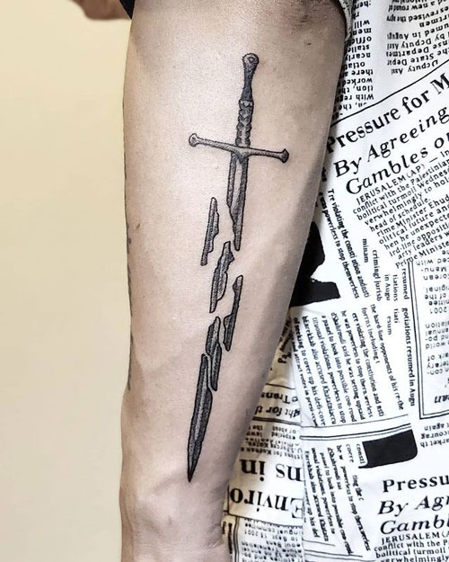 tatuaje espada rota