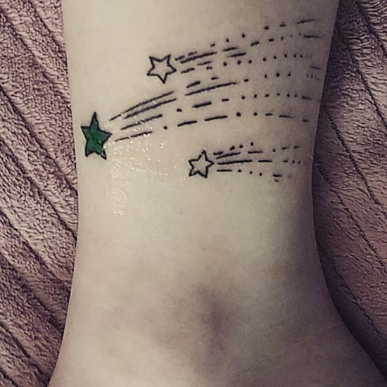 tatuaje estrellas fugaz