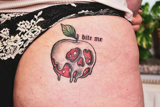 tatuaje manzana envenenada