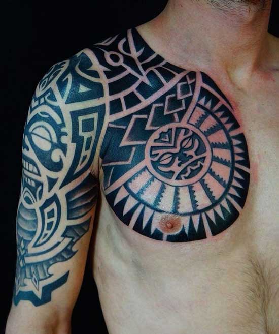 tatuaje maori en el pecho