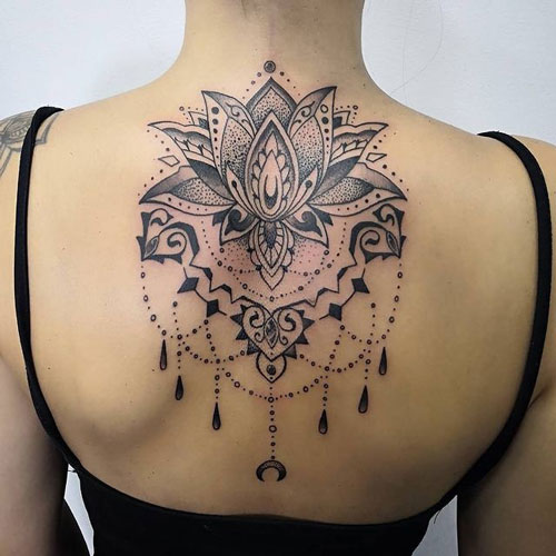 tatuaje ornamental de loto