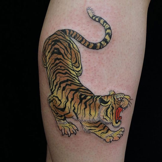 tatuaje tigre en pantorrilla
