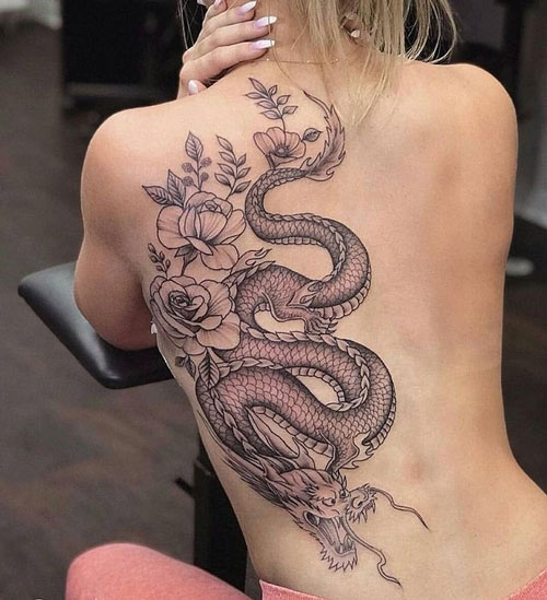 tatuajes de dragon con flores