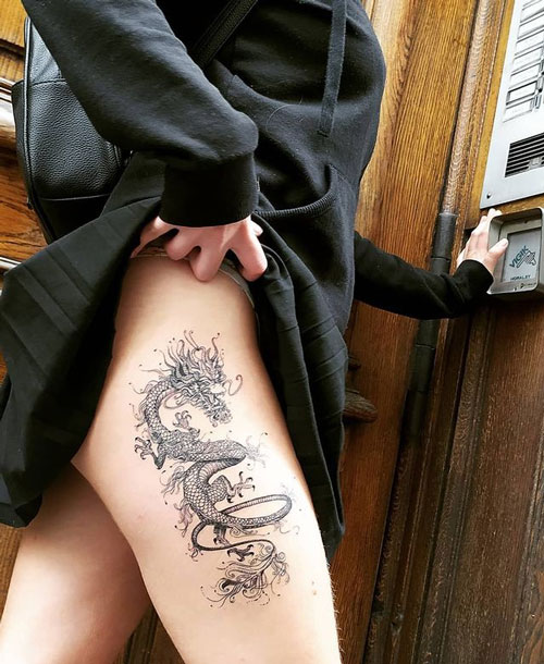 un tatuaje de dragon para mujer