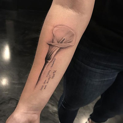 alcatraz tatuado en brazo