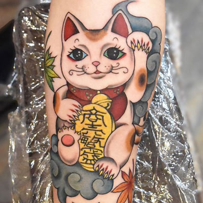 gato de la suerte tatuaje