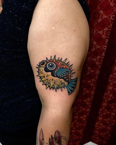 tatuaje a color de pez globo