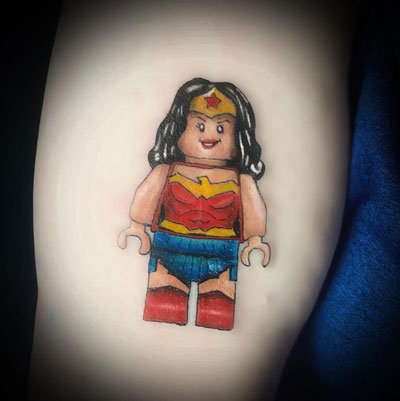 tatuaje lego mujer maravilla