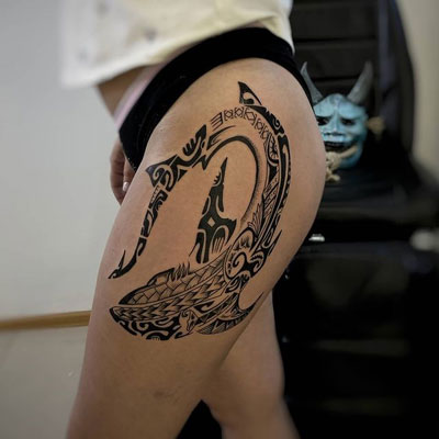 tatuaje ornamental de tiburon