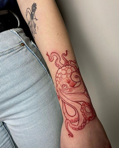 tatuaje pulpo en rojo