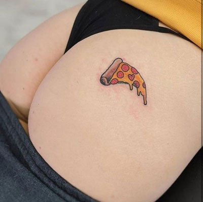 tattoo pizza en nalga
