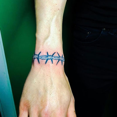 tatuaje de pulsera de alambre de puas
