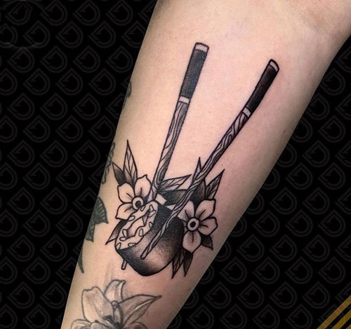 tatuaje sushi en negro