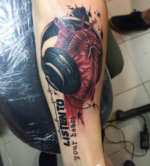 realismo tattoo audifonos