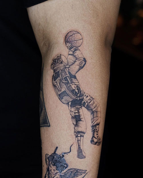 tattoo basquet astronauta