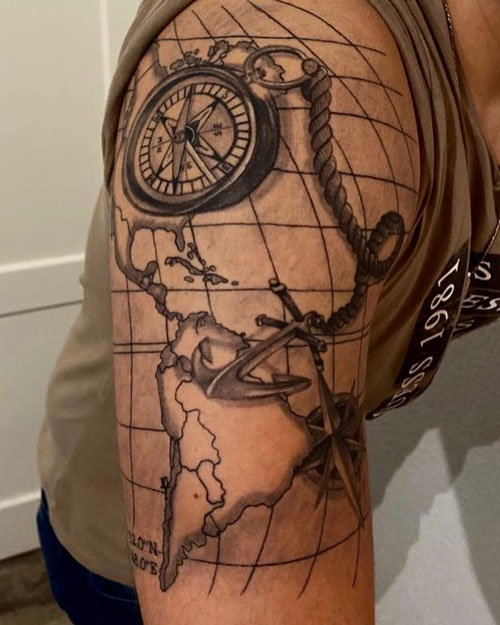 tattoo brujula y mapa