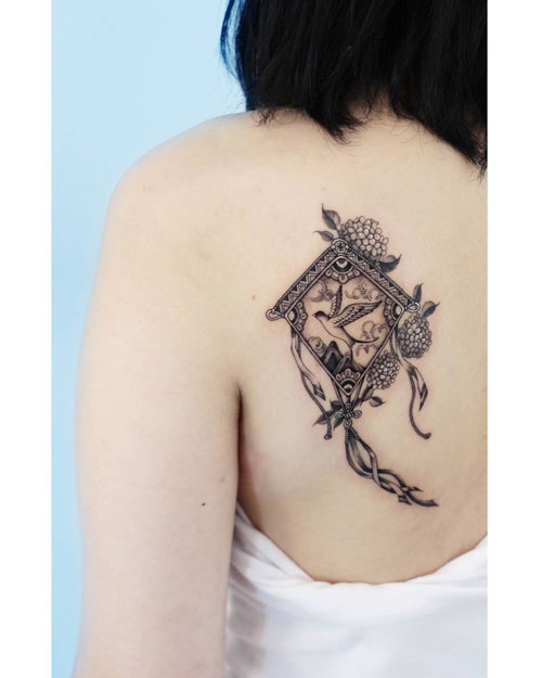 tattoo cometa y ave