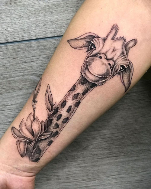 tattoo jirafa en gris