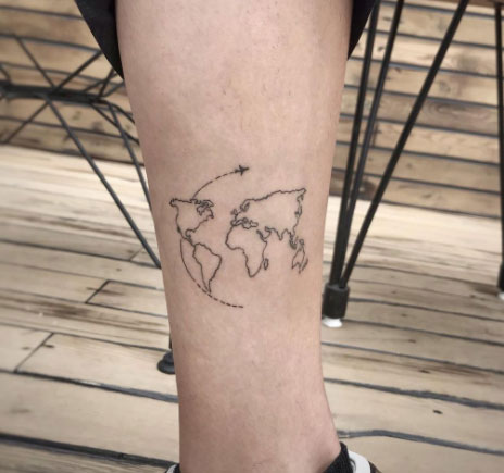tattoo minimalista de mapa