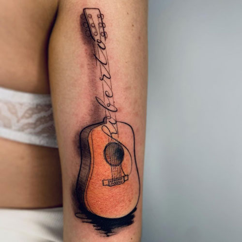 tattoo para chicas de guitarra