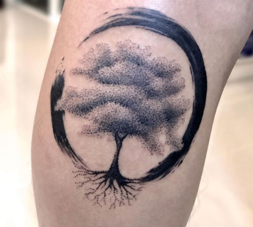 tatuaje arbol con circulo zen