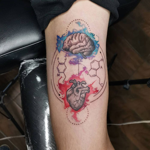 tatuaje cerebro a color