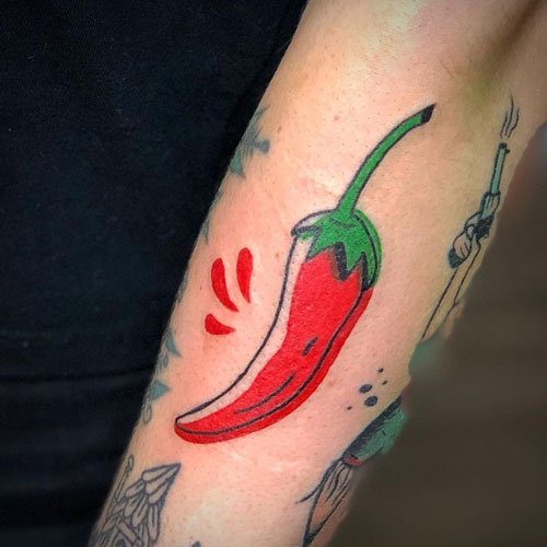 tatuaje en color de un chile