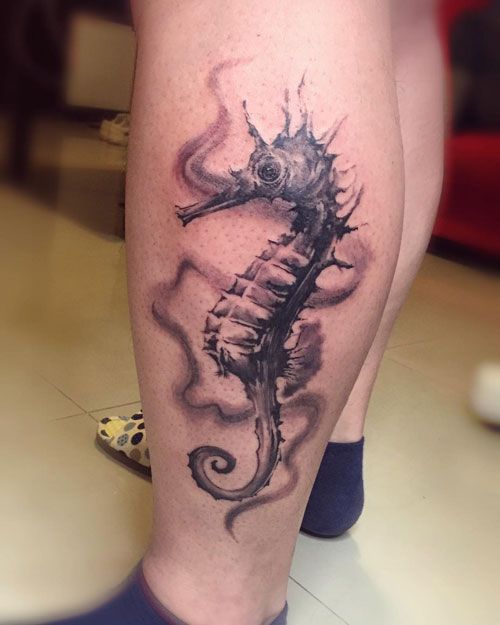 tatuaje genial caballito de mar