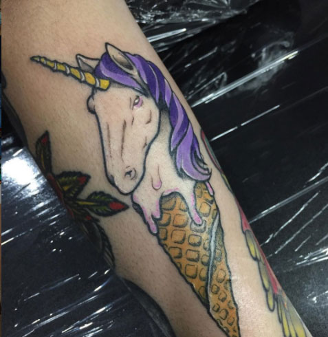 tatuaje helado y unicornio