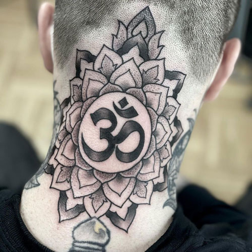 tatuaje ornamental om