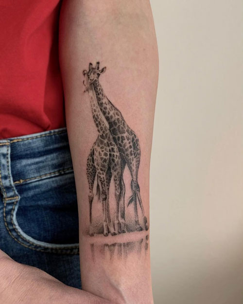 tatuaje realismo jirafas