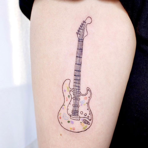 tatuaje sencillo guitarra