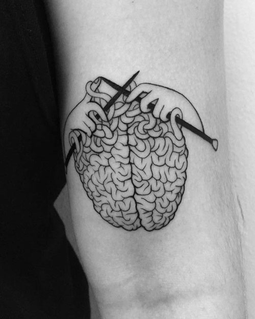 tatuaje tejiendo cerebro