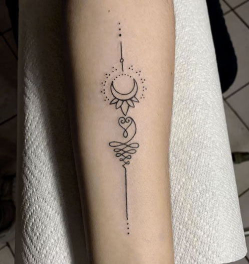 tatuaje unalome y luna