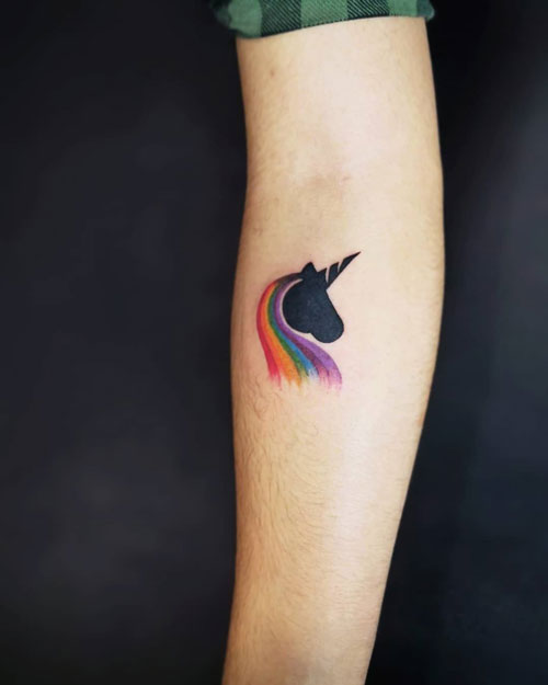 tatuaje unicornio arcoiris